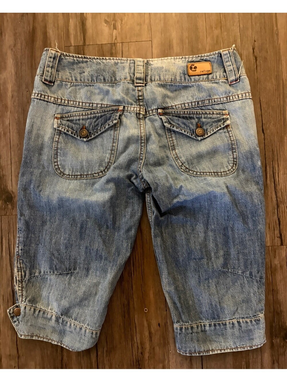 Y2K Refuge Womens Medium Wash Denim Capri Jeans Button Sz 32